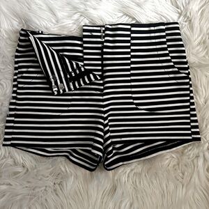Forever 21 shorts! Size large! 🖤